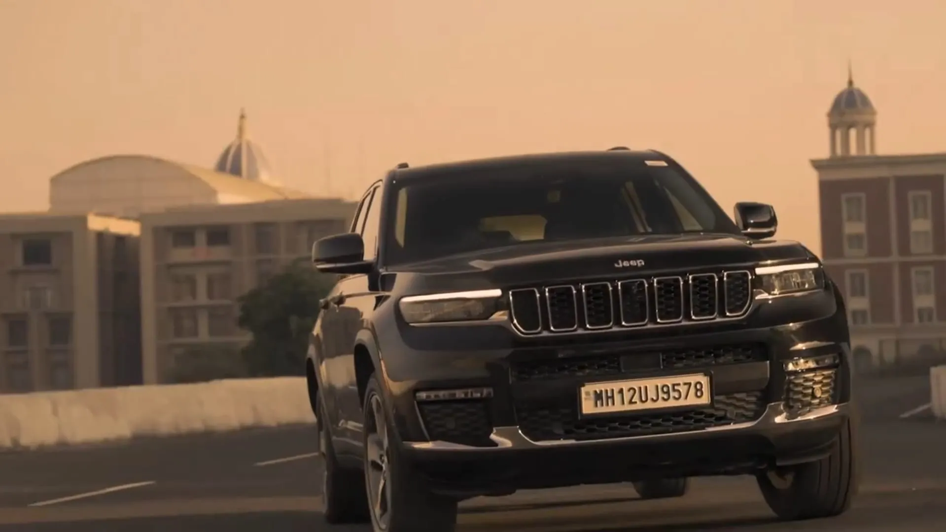 Jeep Grand Cherokee, still 1