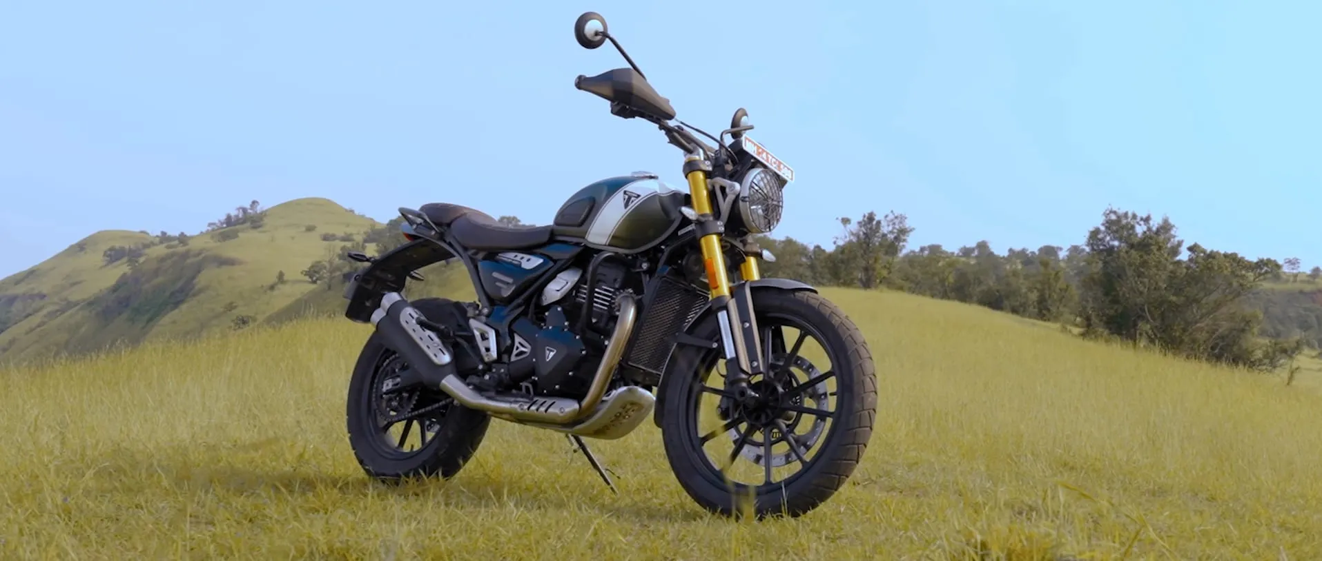 Triumph Scrambler 400, still 3