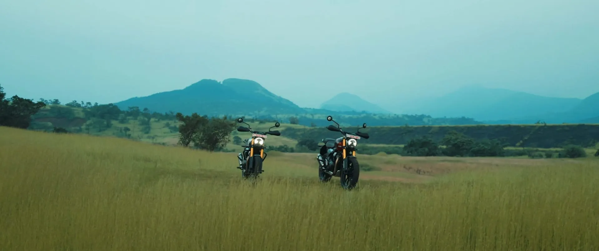 Triumph Scrambler 400, still 8